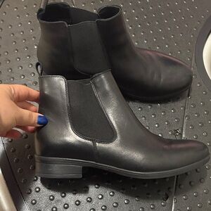 Black Leather Ankle Boots size 8  in pristine condition boots  LucaFerri